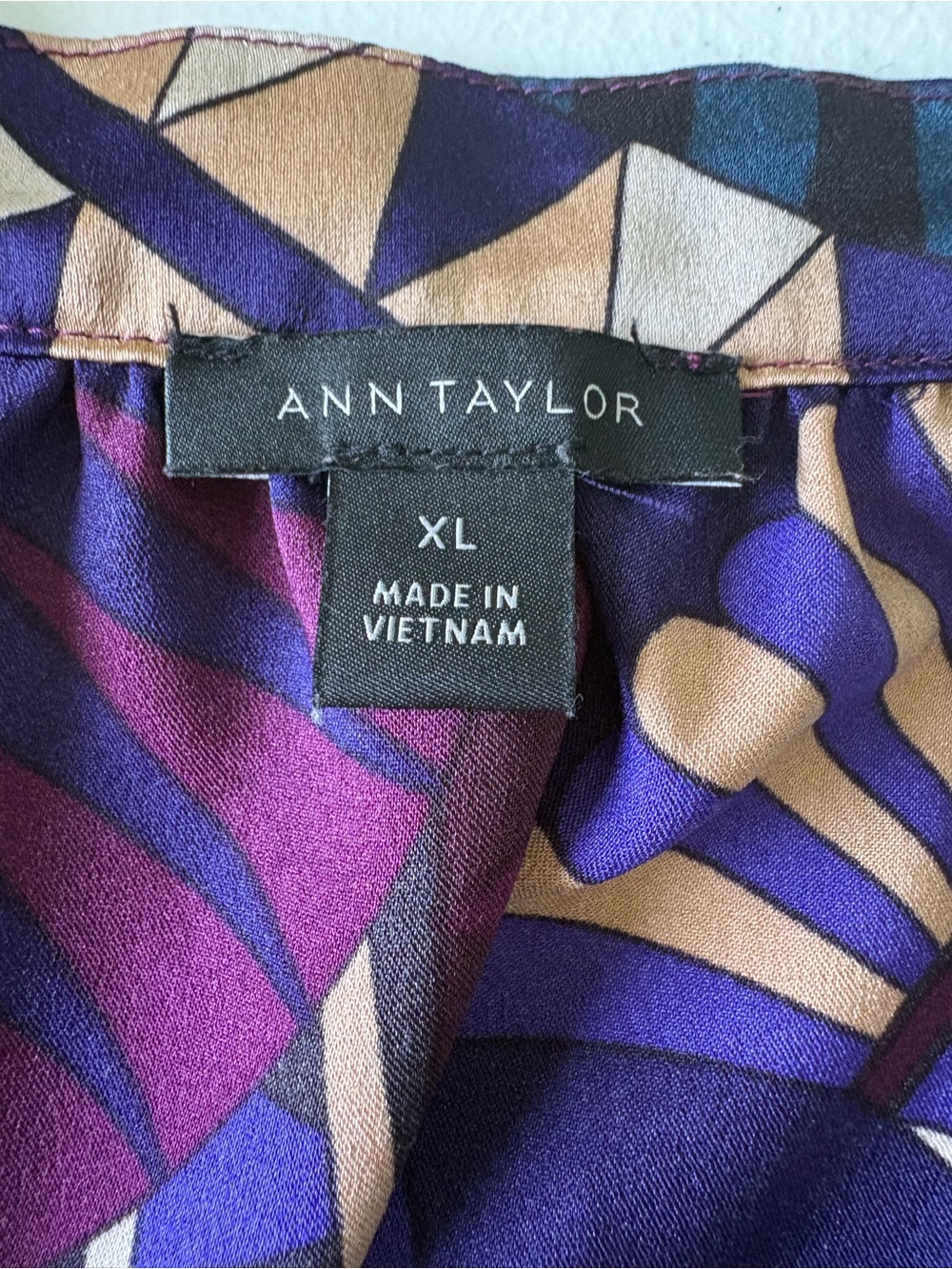 Ann Taylor XL Sleeveless Top Front Keyhole Closure Career Office Art Deco - Picture 2 of 10